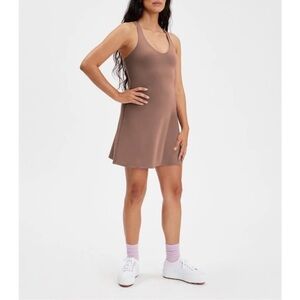 Girlfriend Collective Lola V-Neck Active Dress With Shorts Fog Brown Size Medium